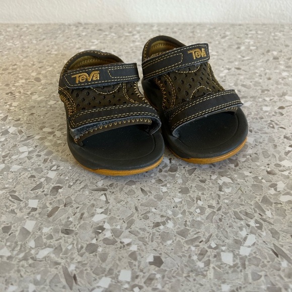 Teva Sandals with Open Toe Design Patch on and off Size 4 - Picture 1 of 9